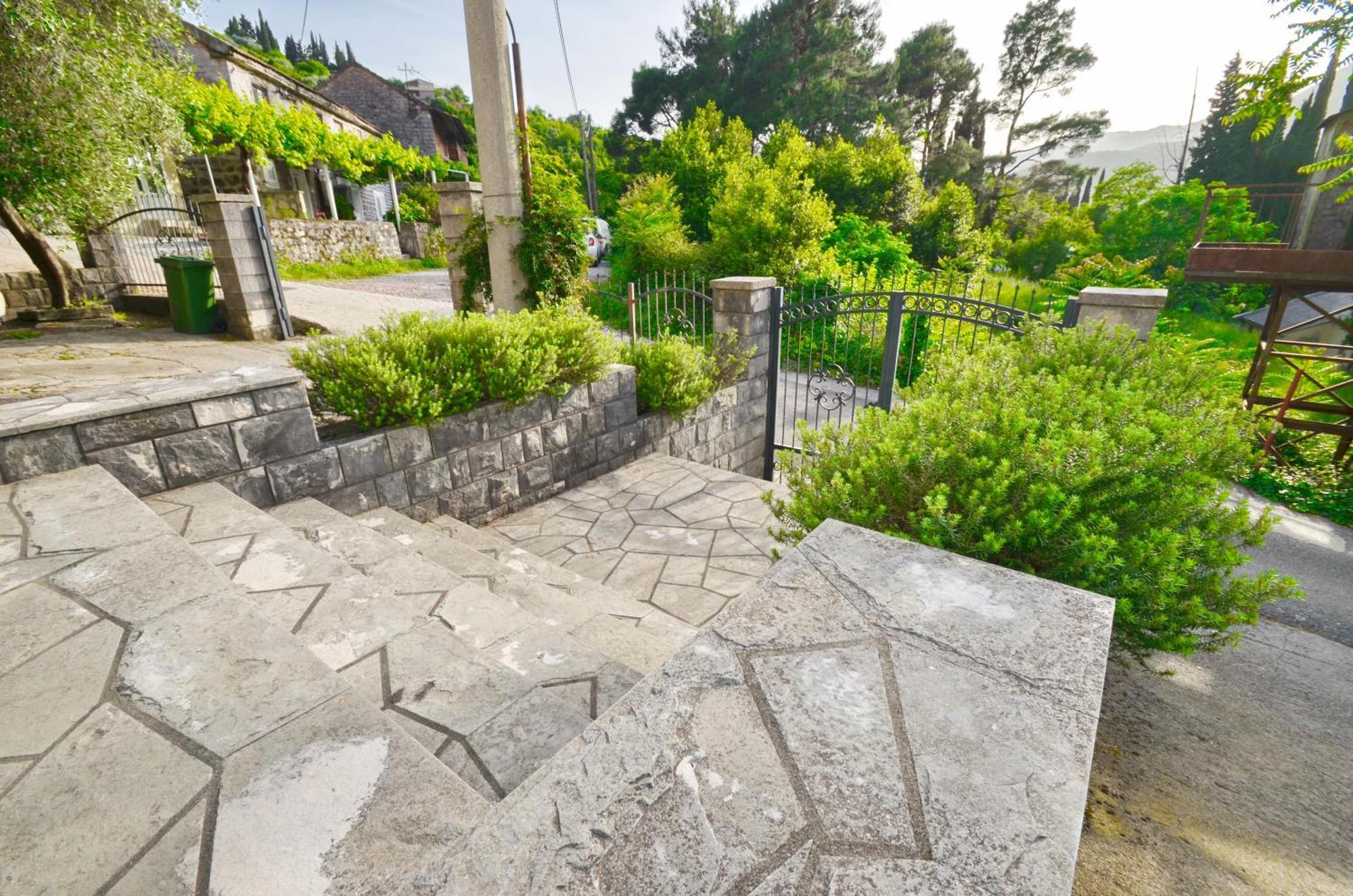 Apartments Dinko Zifra Tivat Bagian luar foto